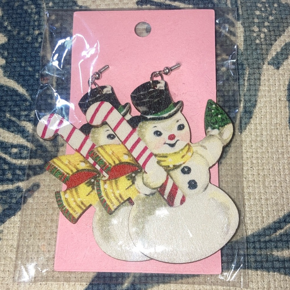 Wood Vintage Style Christmas Snow Man Earrings - BNWT
